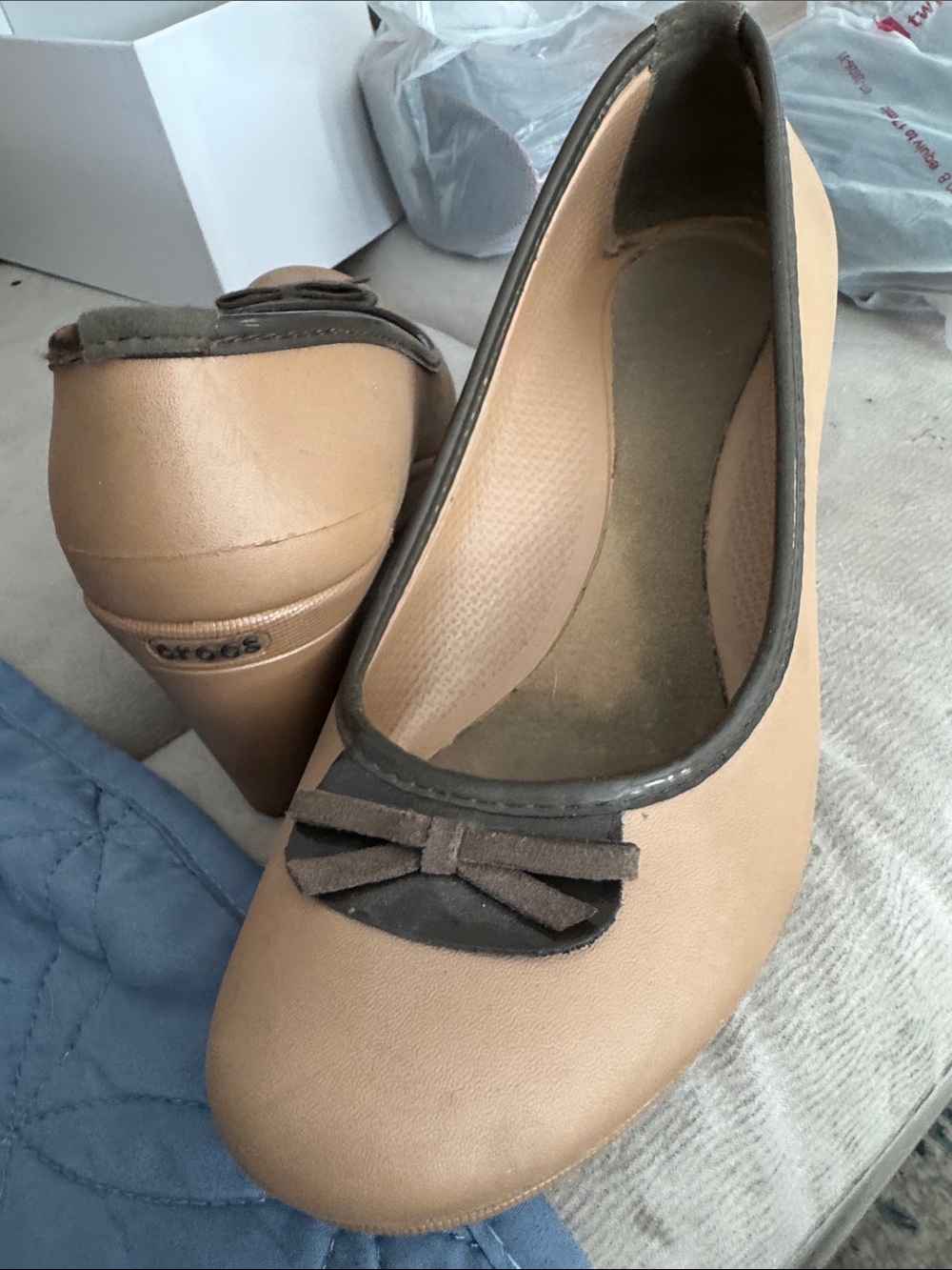 CROCS Women's Tan Wedge Pumps with Brown Trim and Bow